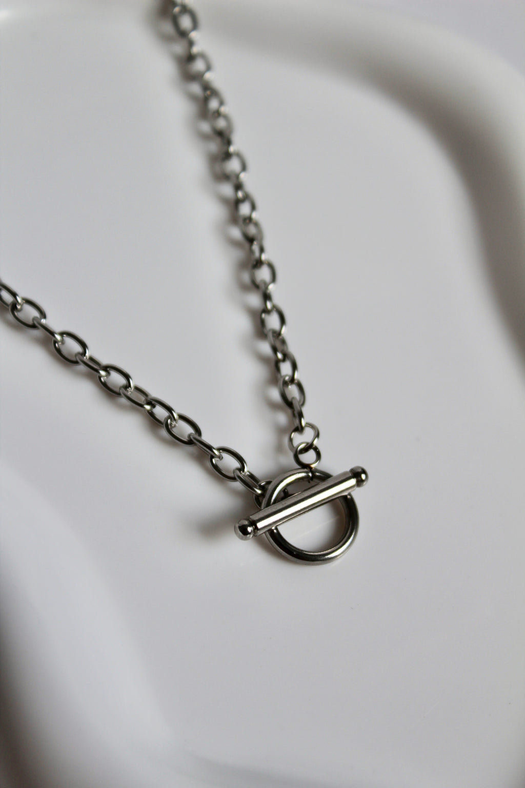 The Kaya T-Bar 18k Silver Necklace.