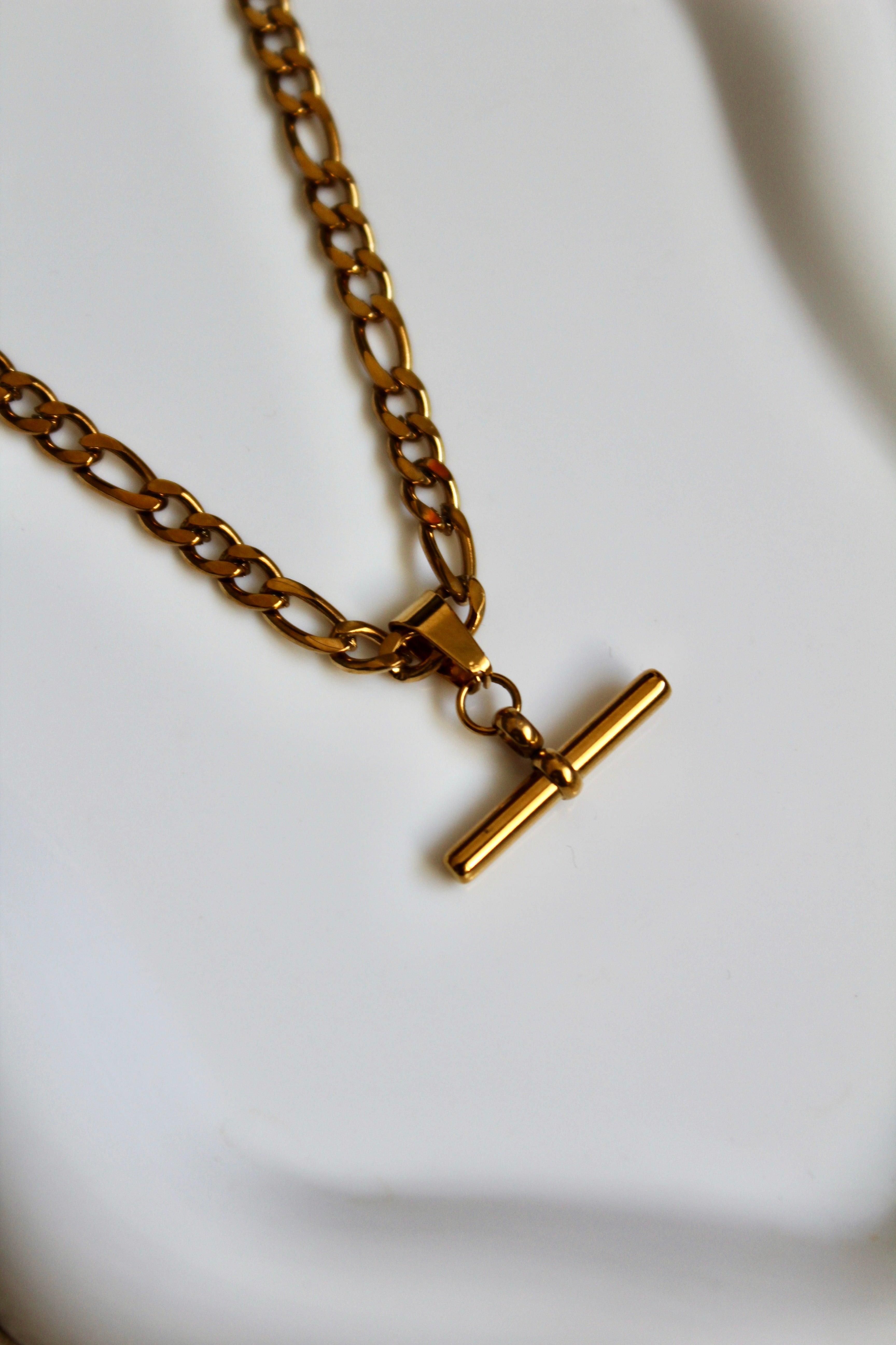 The Lizzie T-Bar Figaro Chain Necklace.