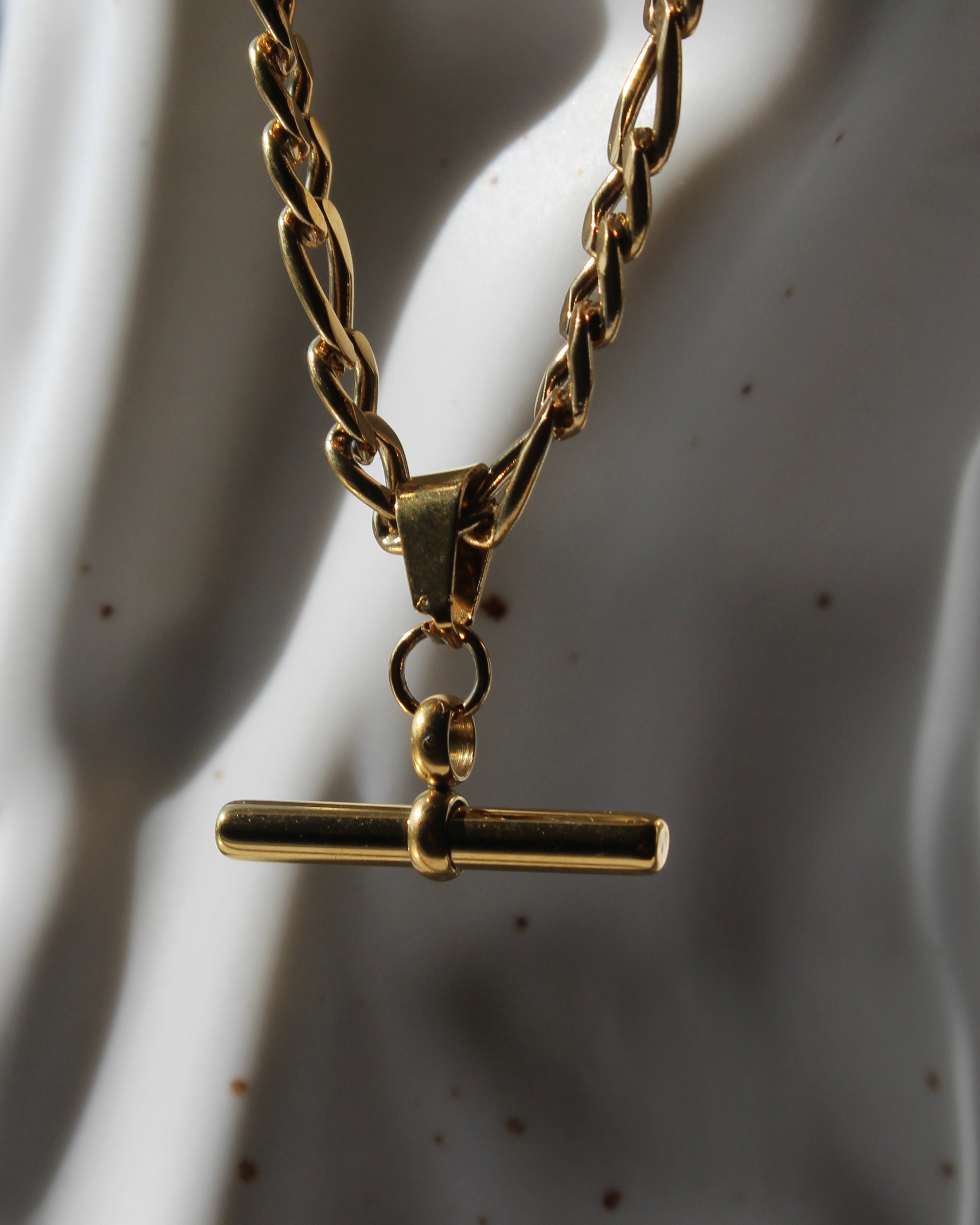 The Lizzie T-Bar Figaro Chain Necklace.