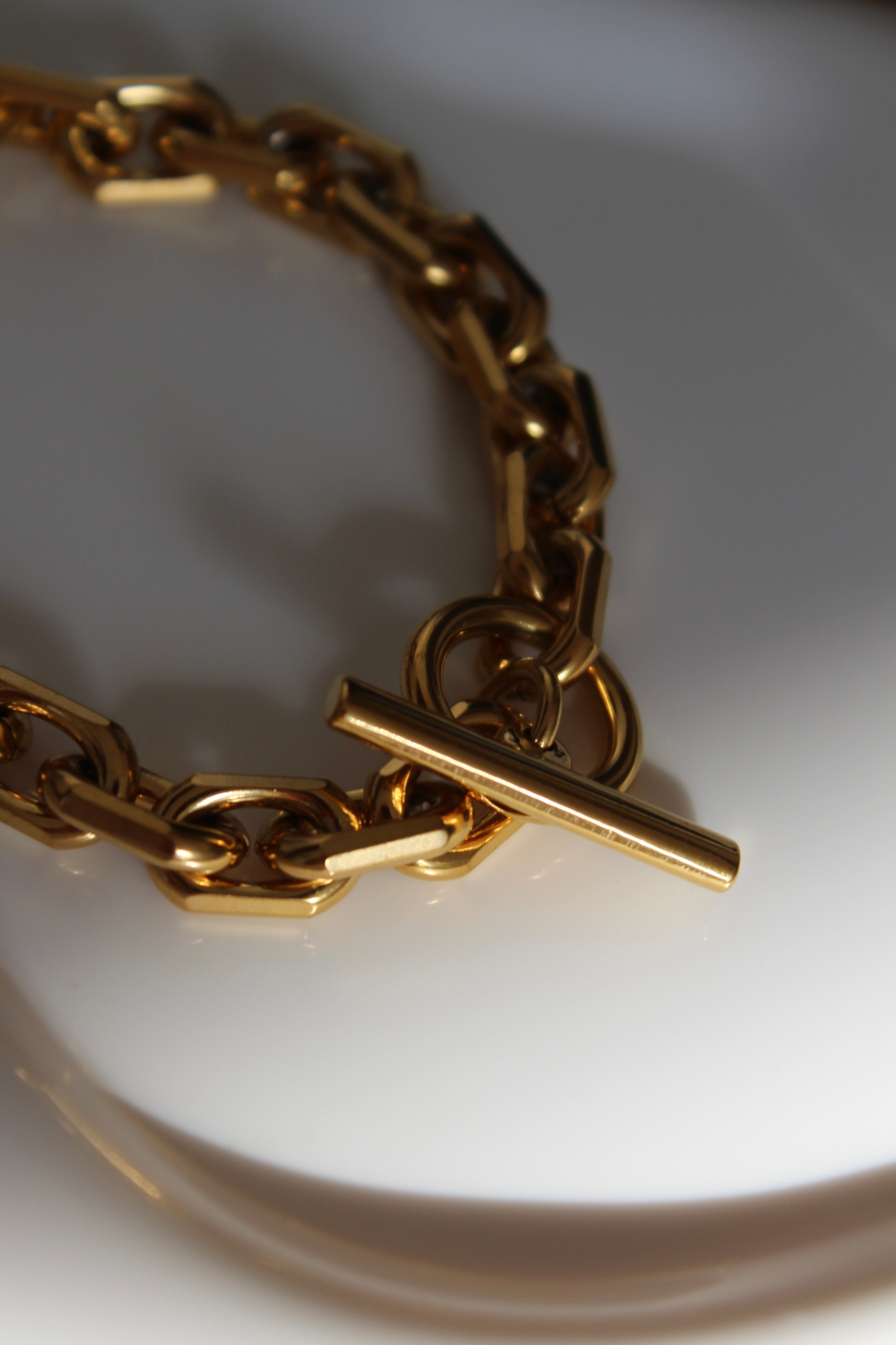 18k Gold Gold Chunky T-Bar Bracelet.