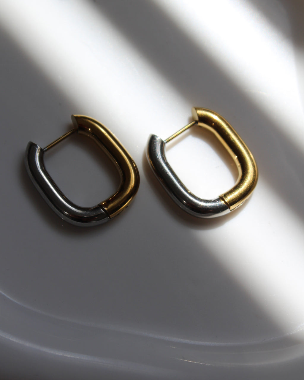 The Seren Mix Metal Oval 18K Gold/Silver Hoop Earrings.