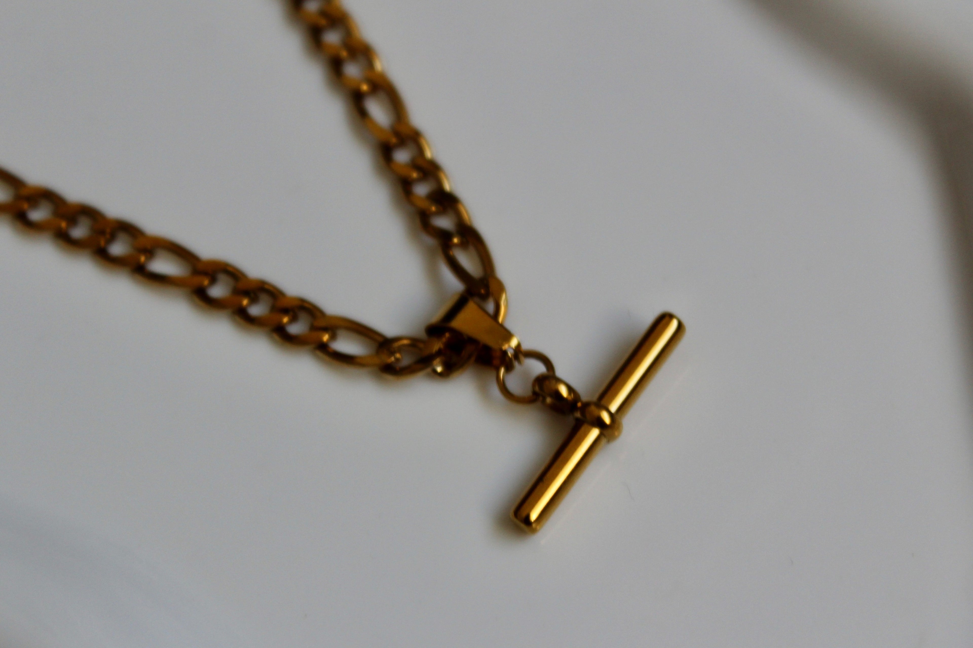 The Lizzie T-Bar Figaro Chain Necklace.