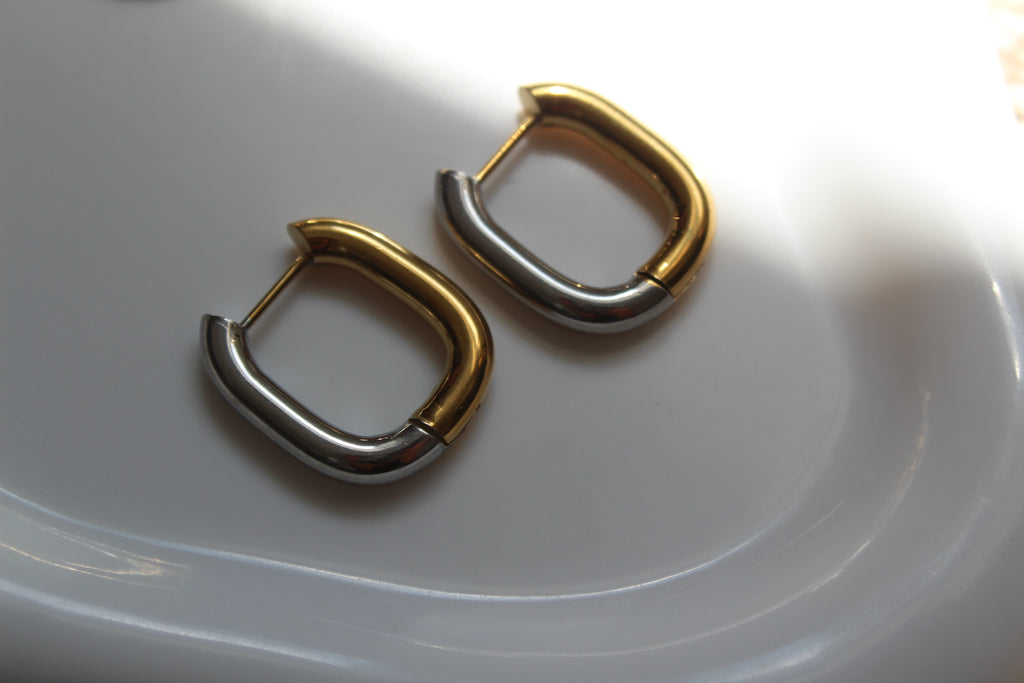 The Seren Mix Metal Oval 18K Gold/Silver Hoop Earrings.