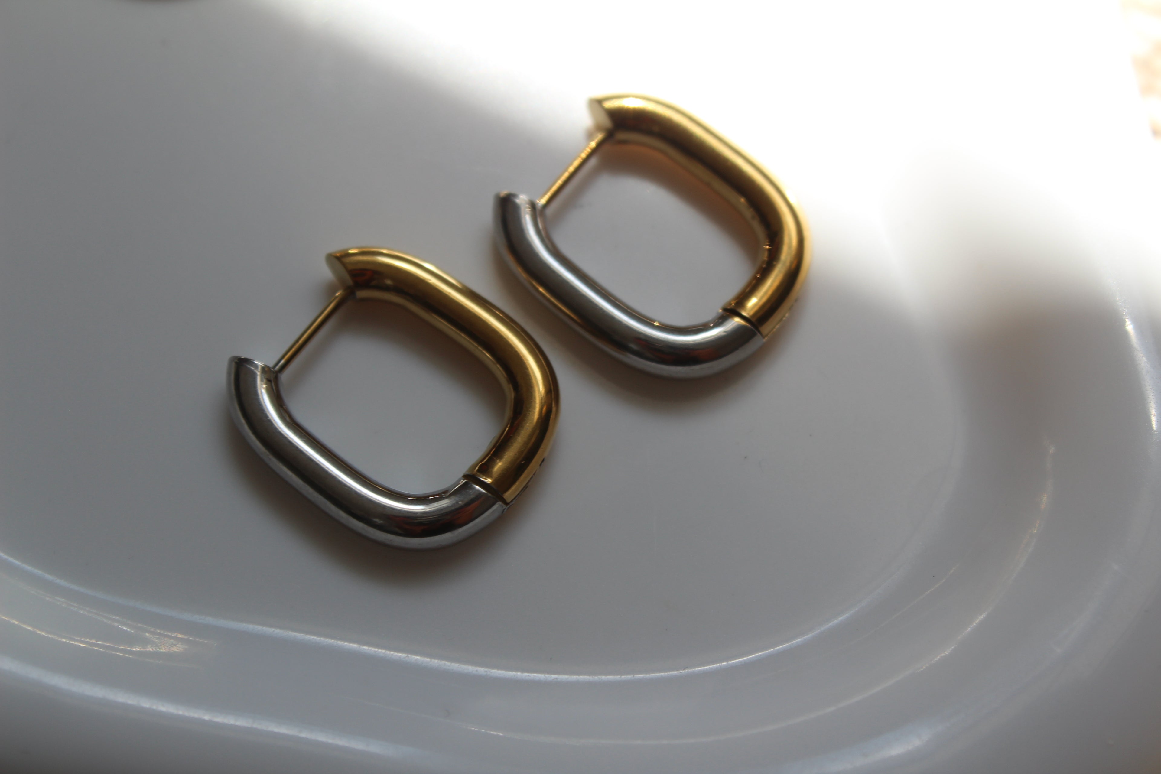 The Seren Mix Metal Oval 18K Gold/Silver Hoop Earrings.