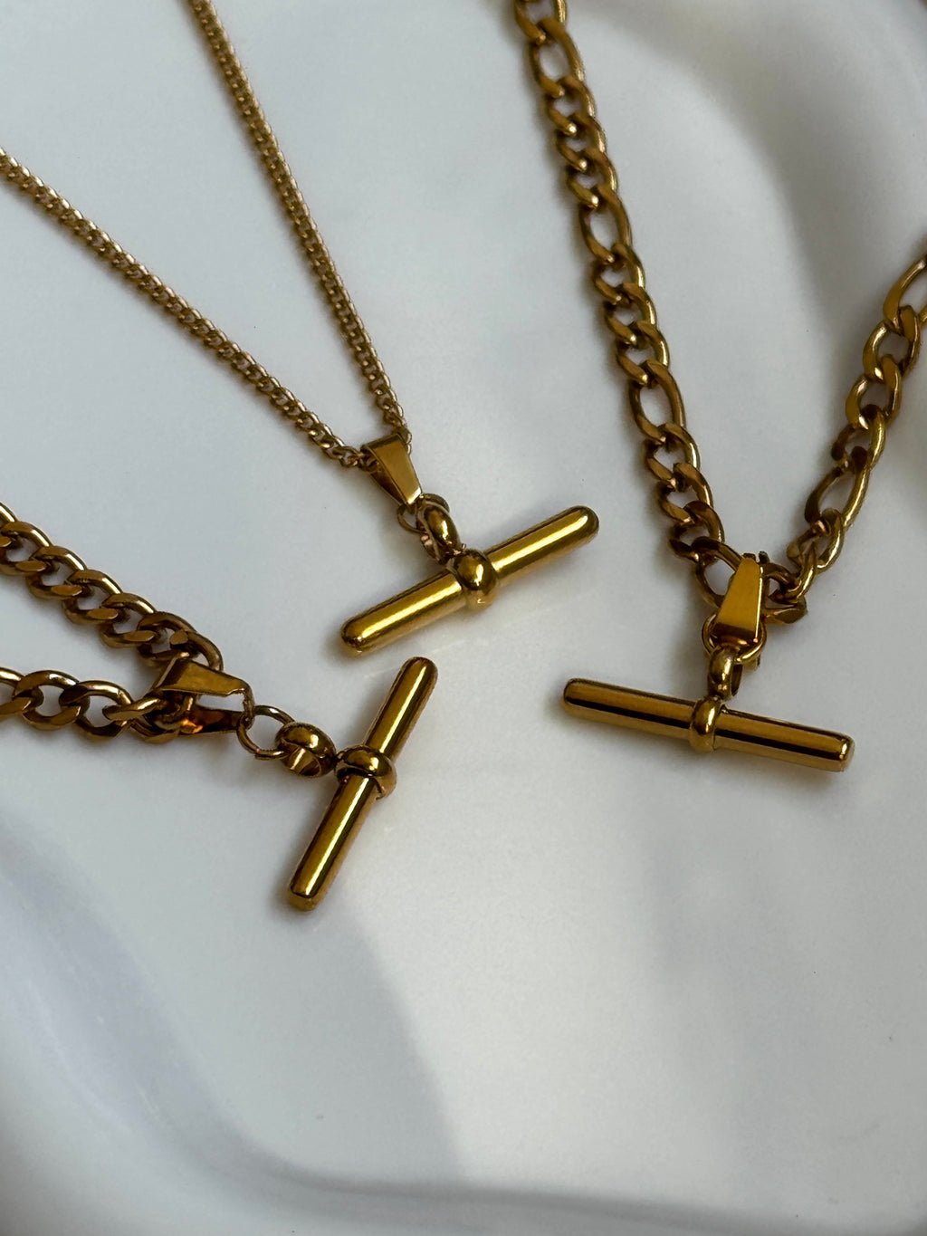 The Kelly T-Bar 18K Gold Necklace.