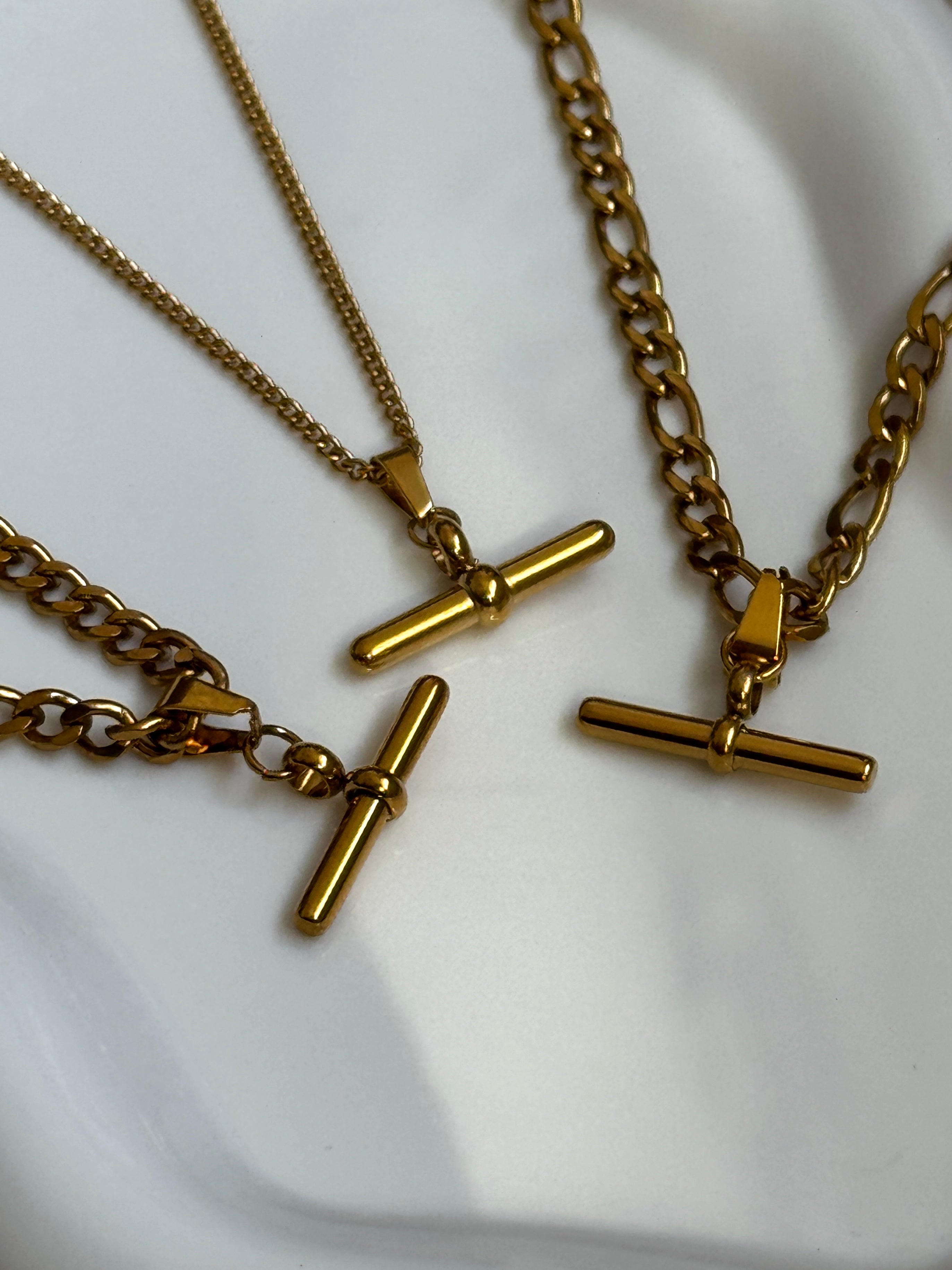 The Kelly T-Bar 18K Gold Necklace.